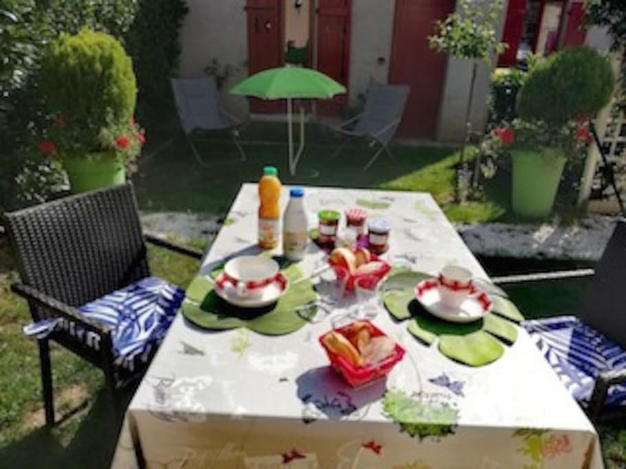 Villa F3 80 M2 Longere Plain Pied Au Centre Auxonne. Esterno foto